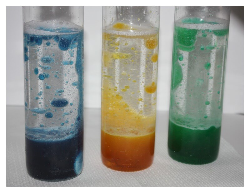 Lava Lamp Adding Alka Seltzer to Oil and Water Experiment to make Homemade Lava Lamp
