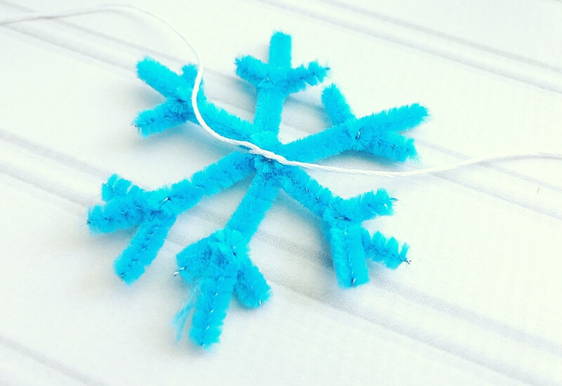 completed pipe cleaner snowflake ornament