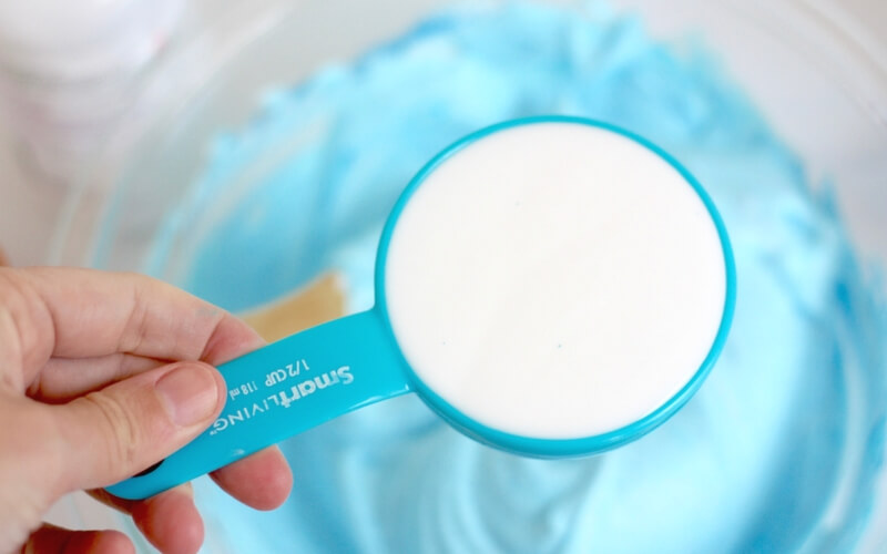 Fluffy Slime Recipe : adding white washable PVA school glue