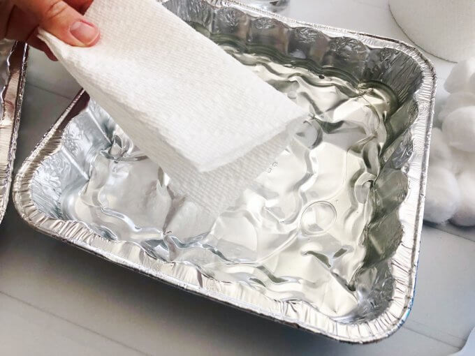 can you use paper towel to remove oil from water