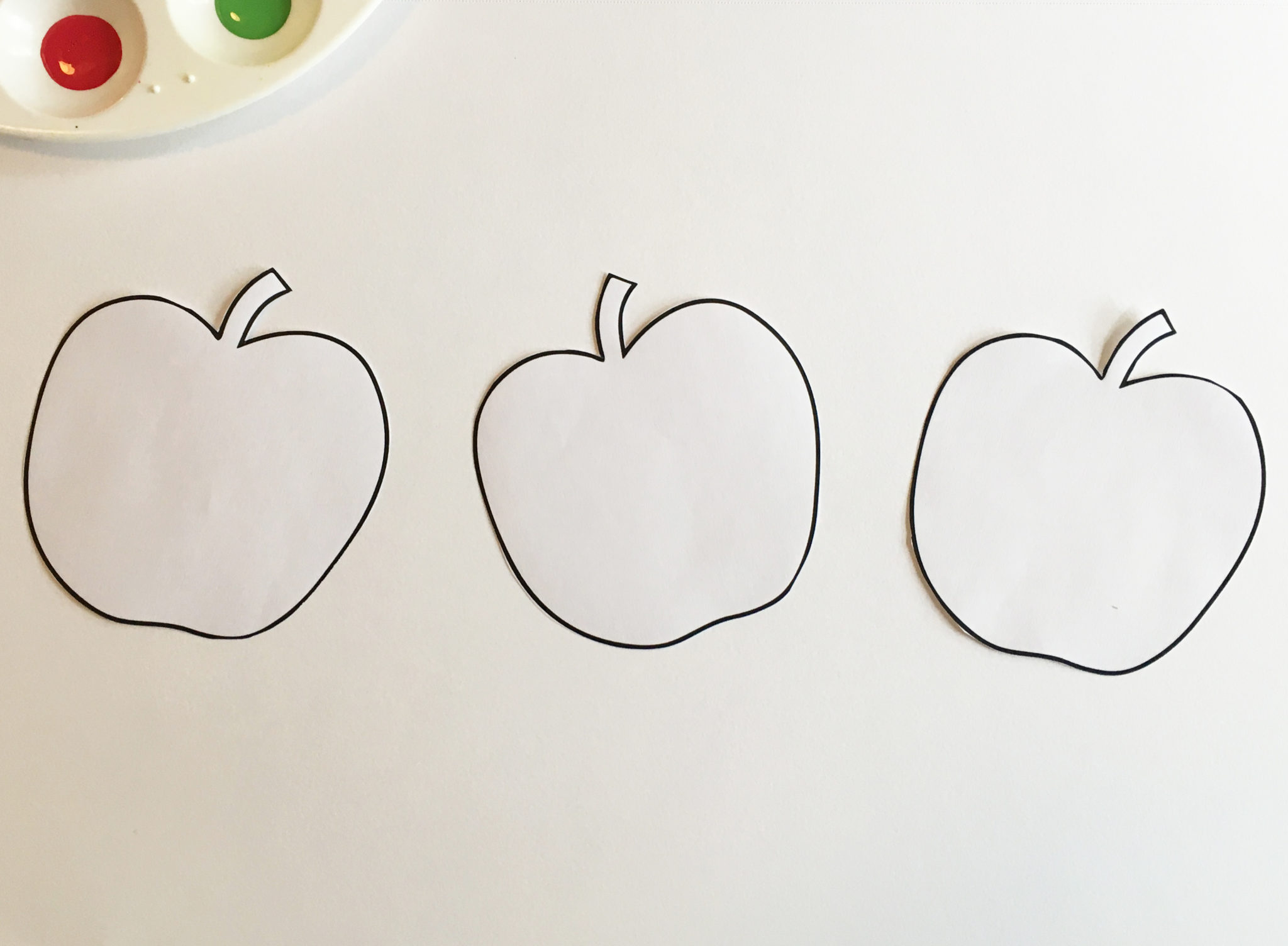 Apple Bubble Wrap Art For Fall - Little Bins for Little Hands