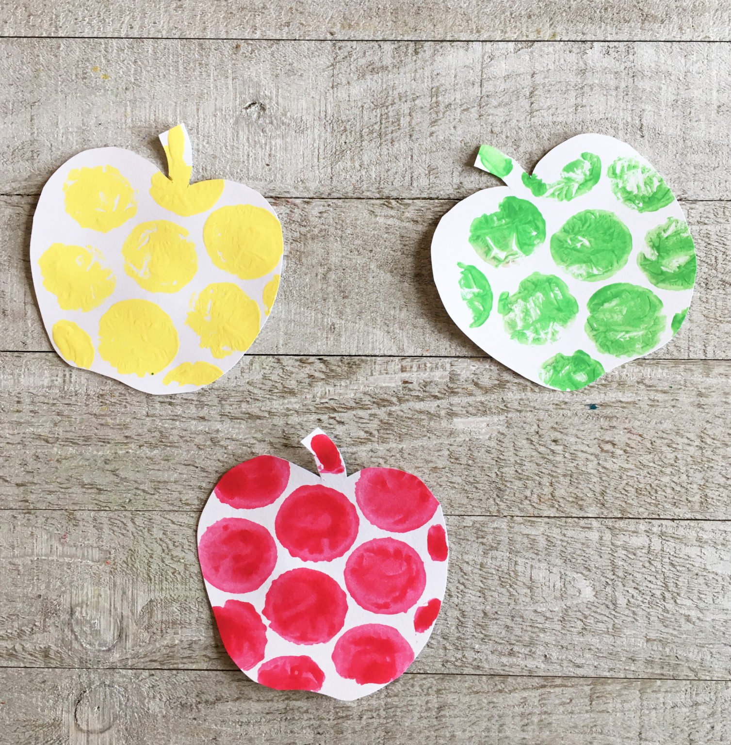 Apple Bubble Wrap Art For Fall - Little Bins for Little Hands