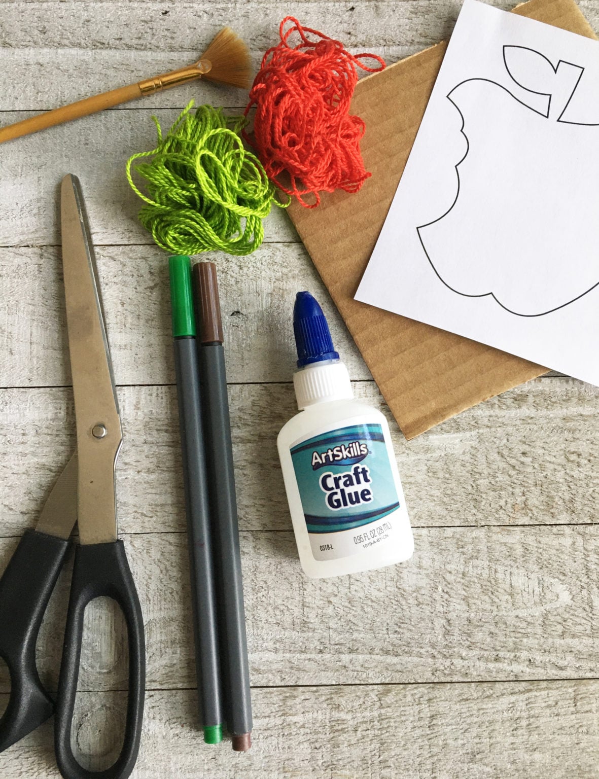 Apple Craft with Yarn (Free Apple Printable) - Little Bins for Little Hands