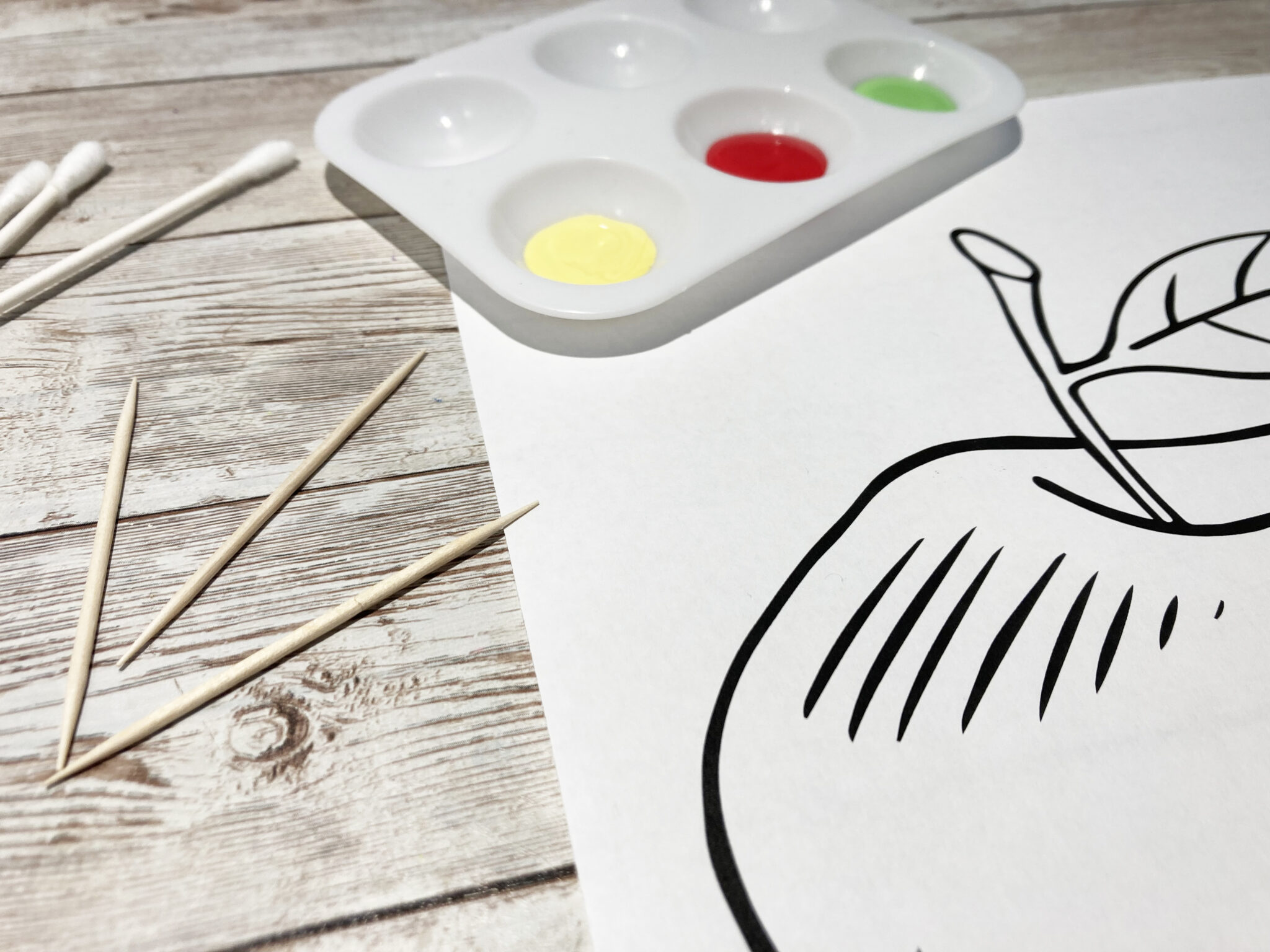 Paint An Apple With Dots (Free Printable) - Little Bins for Little Hands