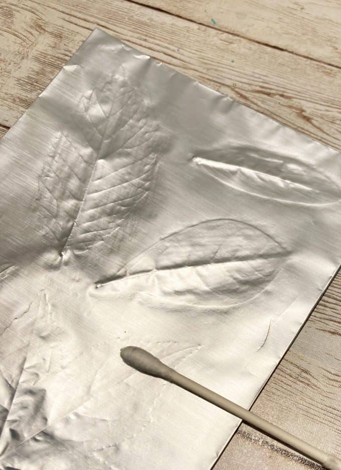 using cotton swap to rub the leaves through the aluminum foil